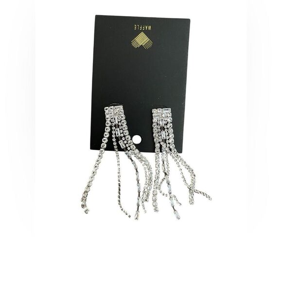 Elegant Dangling Earrings - Picture 5 of 6